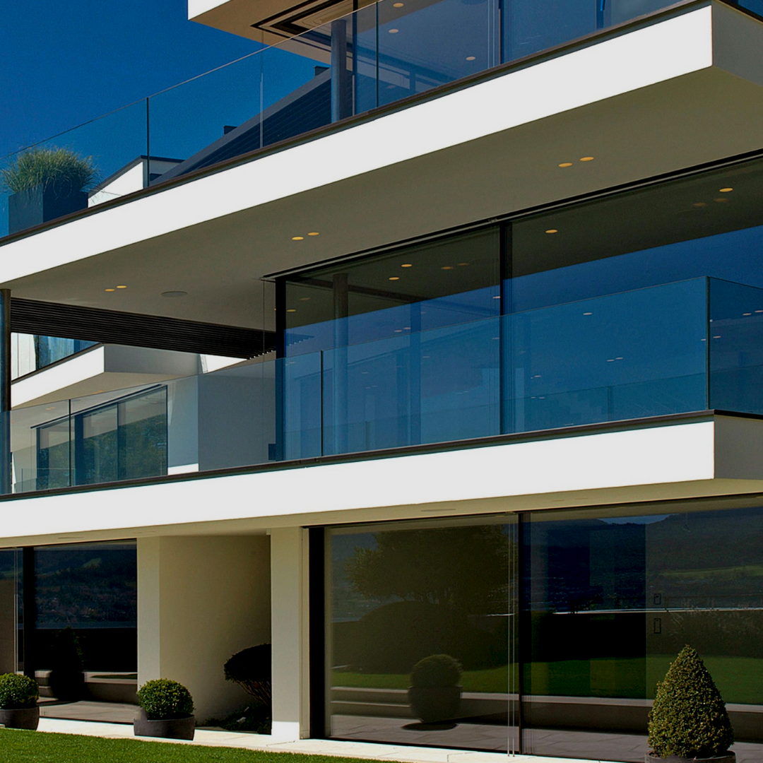 Portail aluminium moderne installé au Maroc